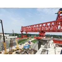 架桥机架桥流程中，如何进行临时支撑的安装与拆除？